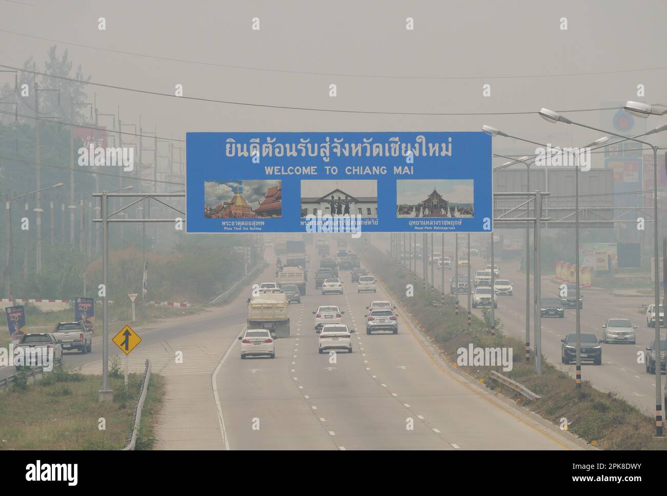 Smog City aus PM 2,5 Staub. Landschaft mit schlechter Luftverschmutzung und Gefahr für den Menschen. Stockfoto