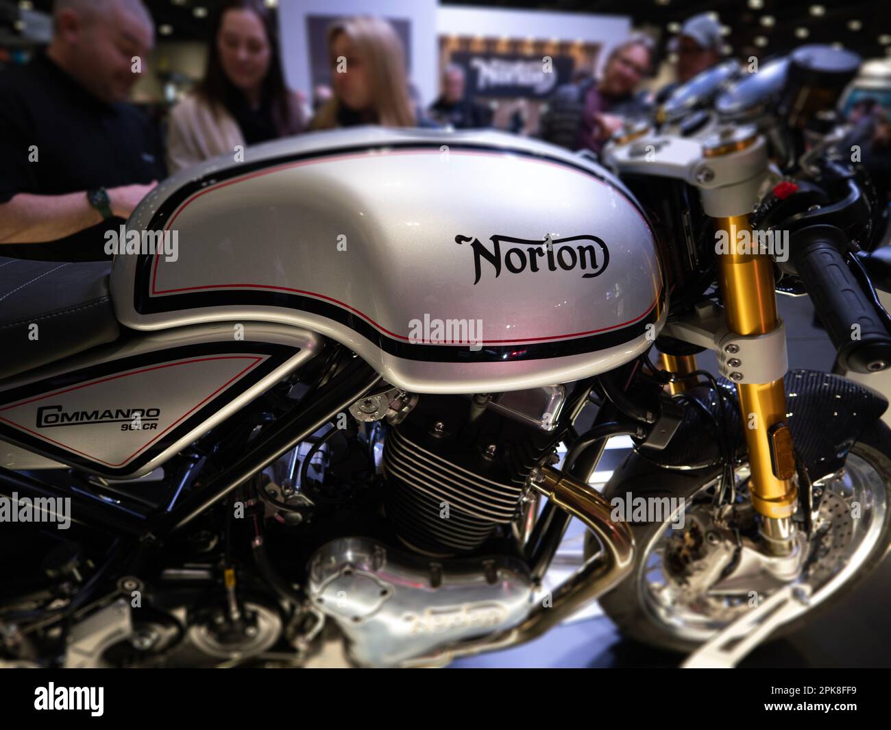 Szenen auf der Carole Nash MCN London Motorcycle Show Excel London, Norton Stand mit Norton Kommando Stockfoto