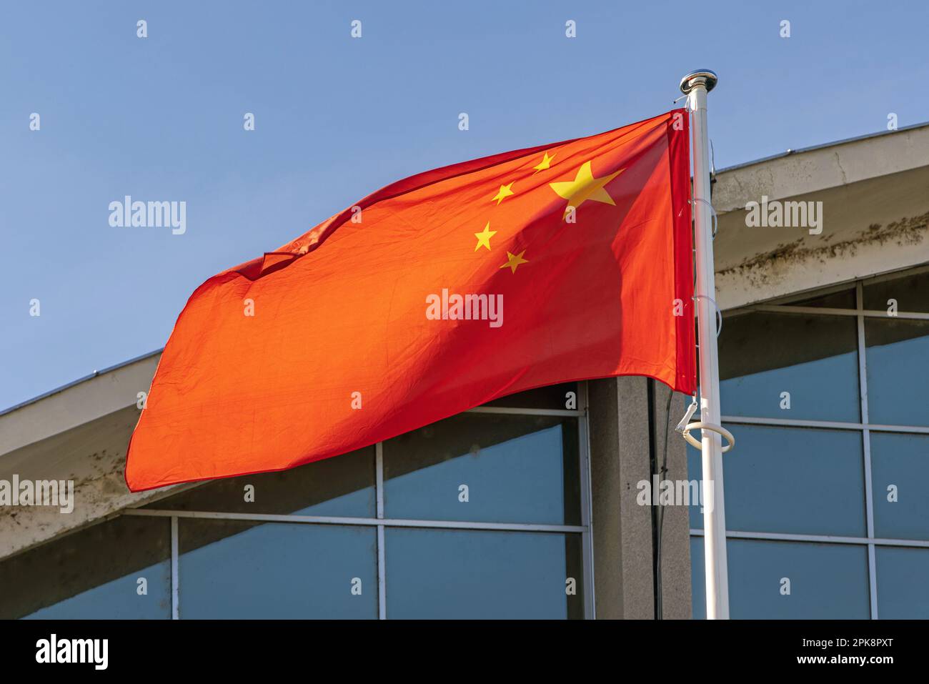 Red Flag People Republic of China vor dem Saal Stockfoto