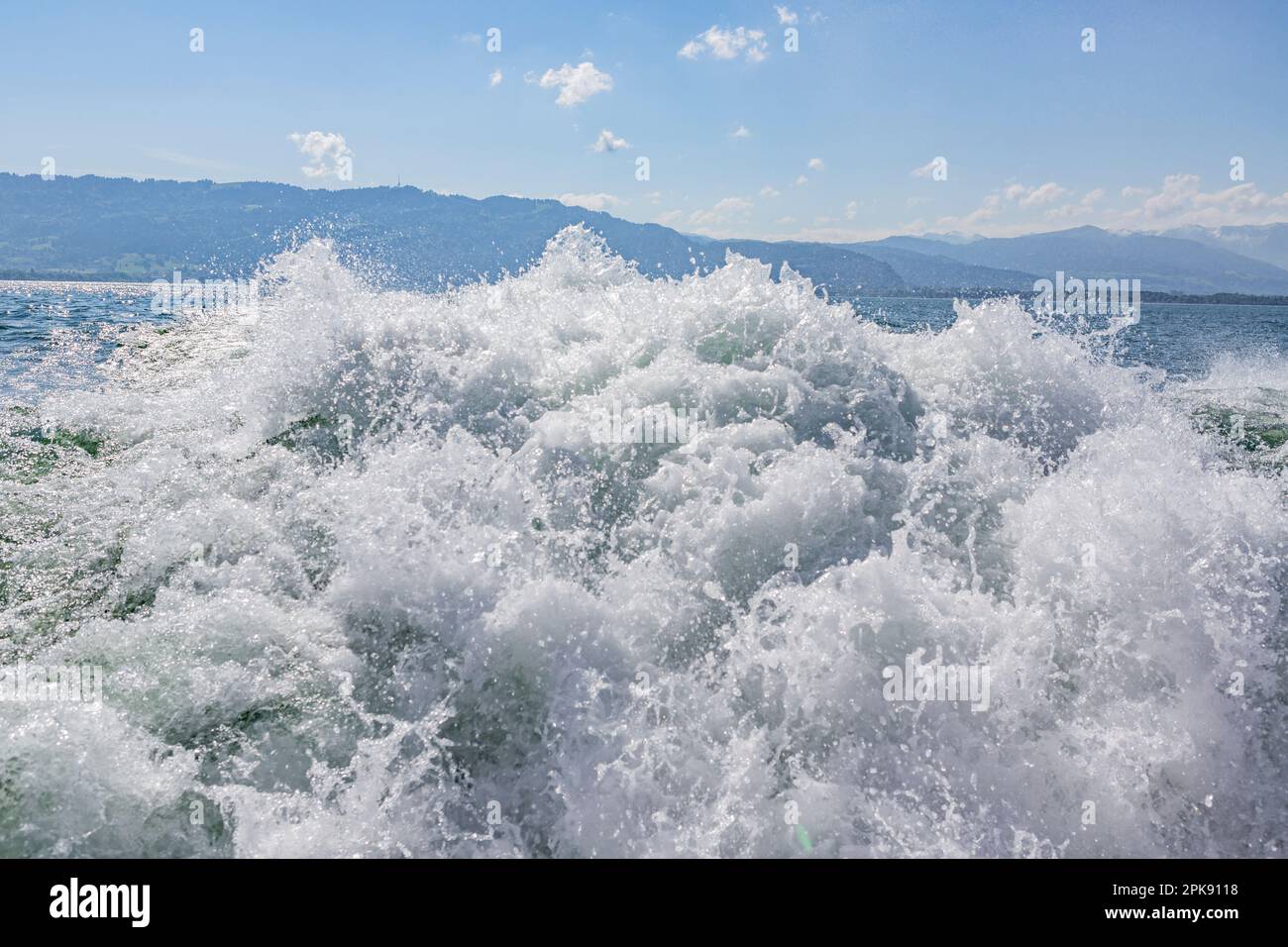 Wasser, Wellen, weißes Spray Stockfoto