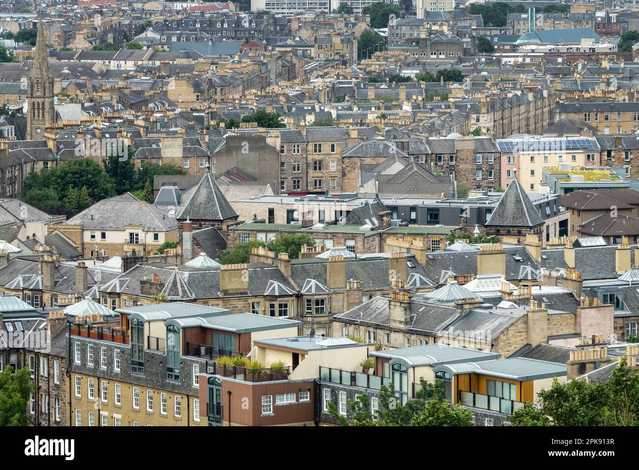 Luftaufnahme der Stadt und der Dächer von Edinburgh, Schottland Stockfoto