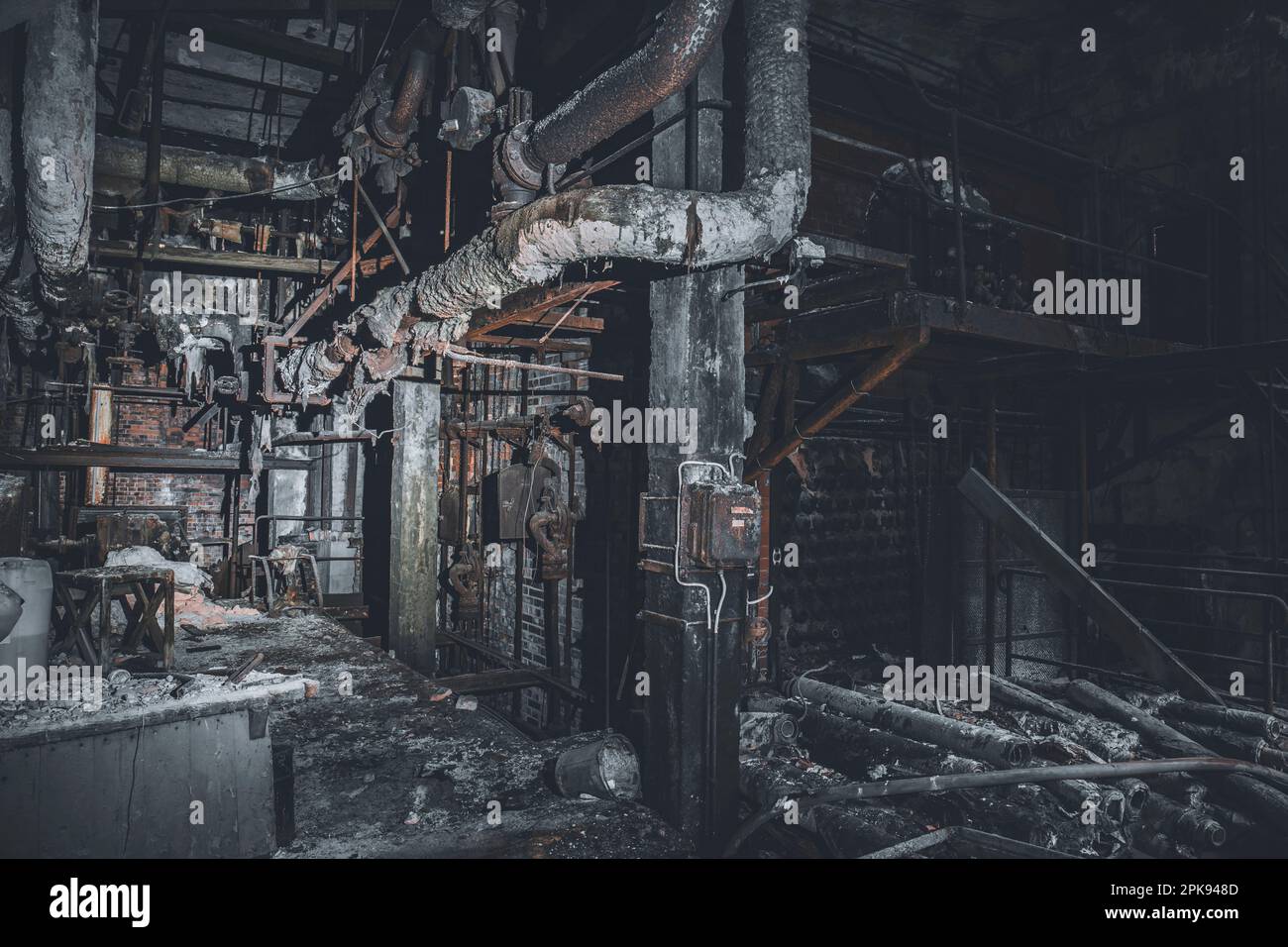 Verlorener Ort, alte verlassene Papierfabrik, in Schweden. Stockfoto