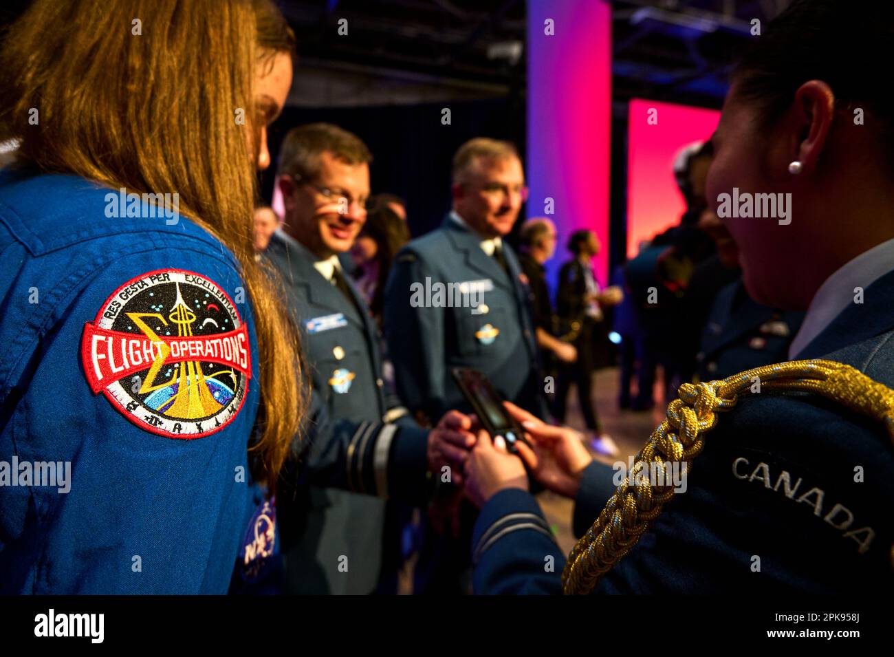 Nahaufnahme des Patch des kanadischen Astronauten Jennifer Sidey-Gibbons bei der NASA Artemis II Crew Ankündigung Event in Houston, USA, 3. April 2023 Stockfoto