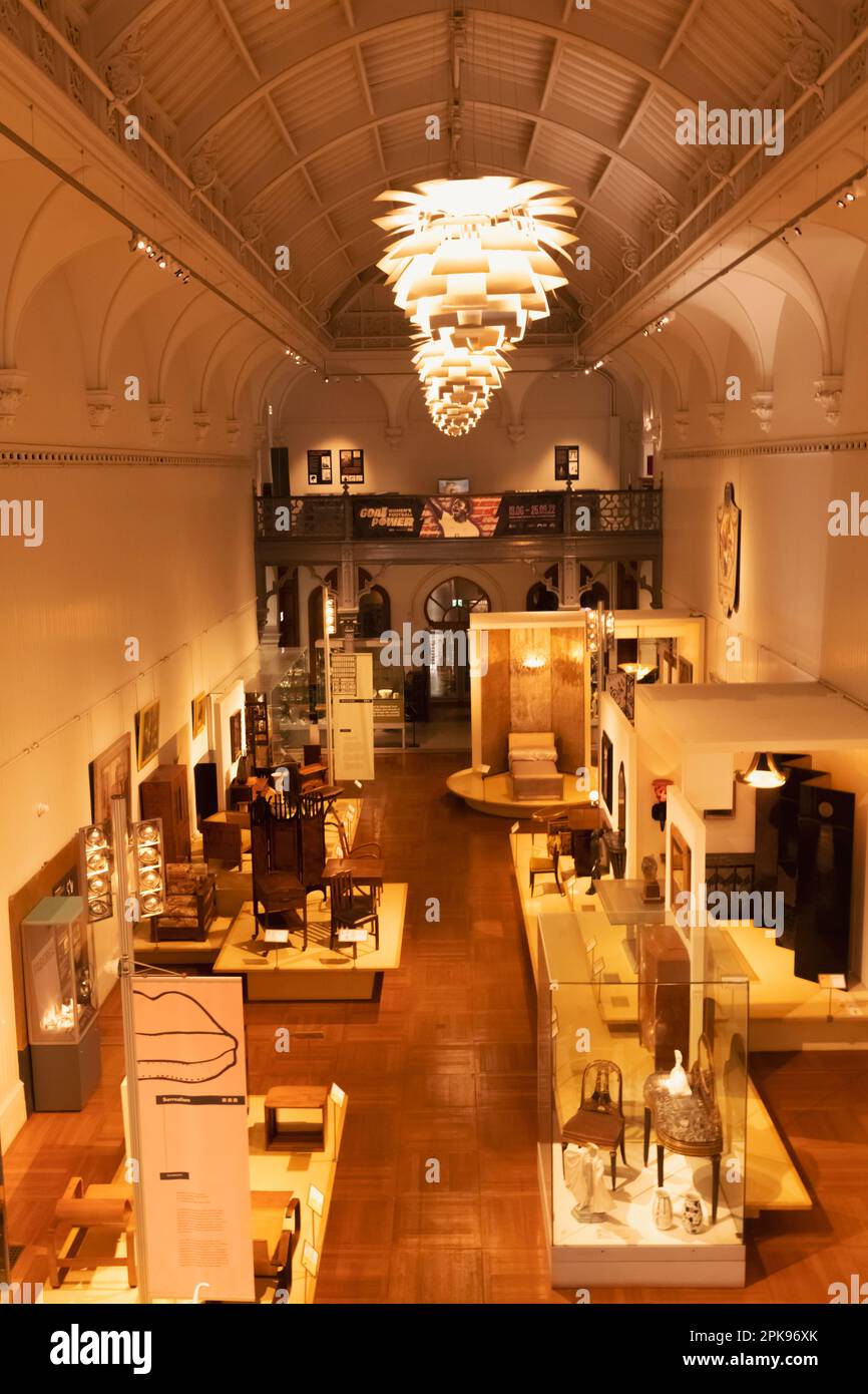 England, East Sussex, Brighton, Brighton Museum, die Art and Design Gallery des 20. Jahrhunderts, Innenansicht Stockfoto