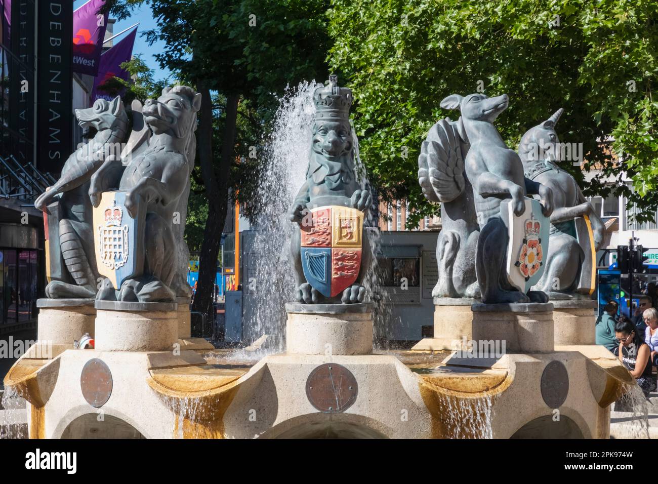 England, Hampshire, Portsmouth, Commercial Road, Cascades Fountain Stockfoto