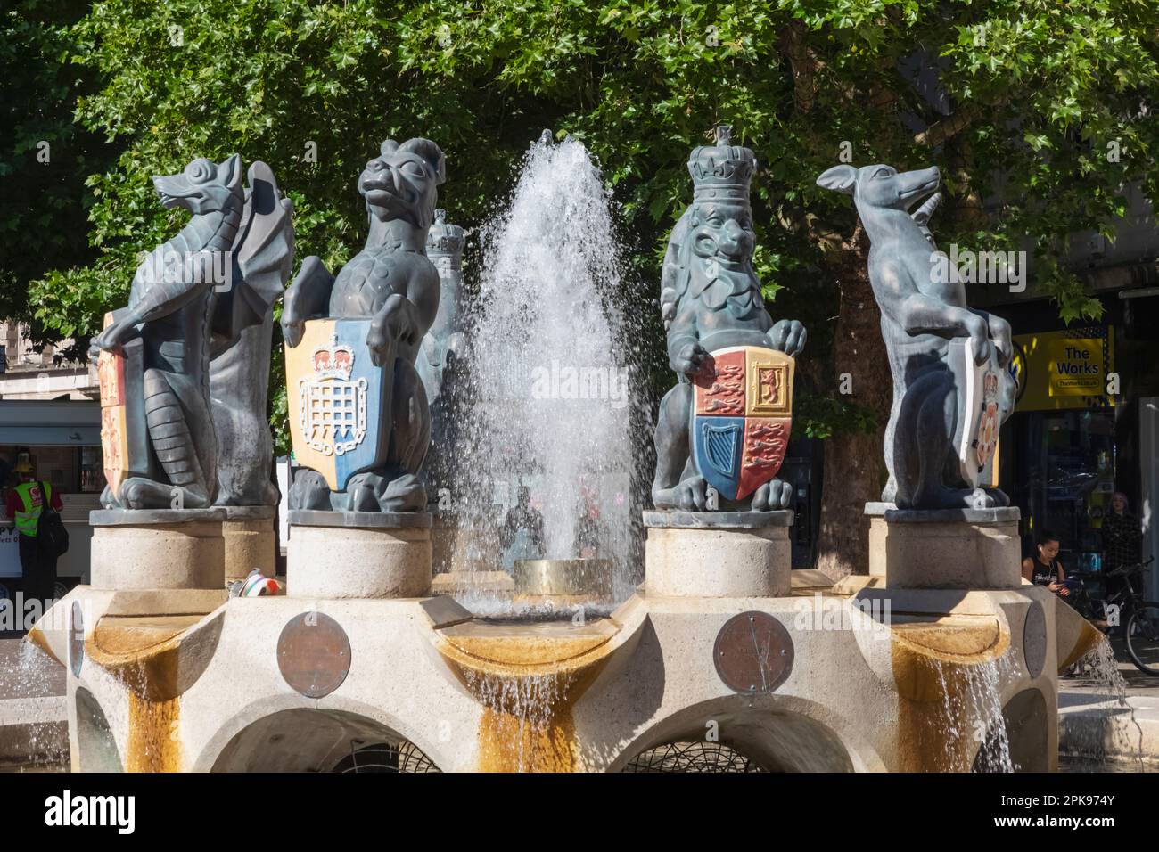 England, Hampshire, Portsmouth, Commercial Road, Cascades Fountain Stockfoto