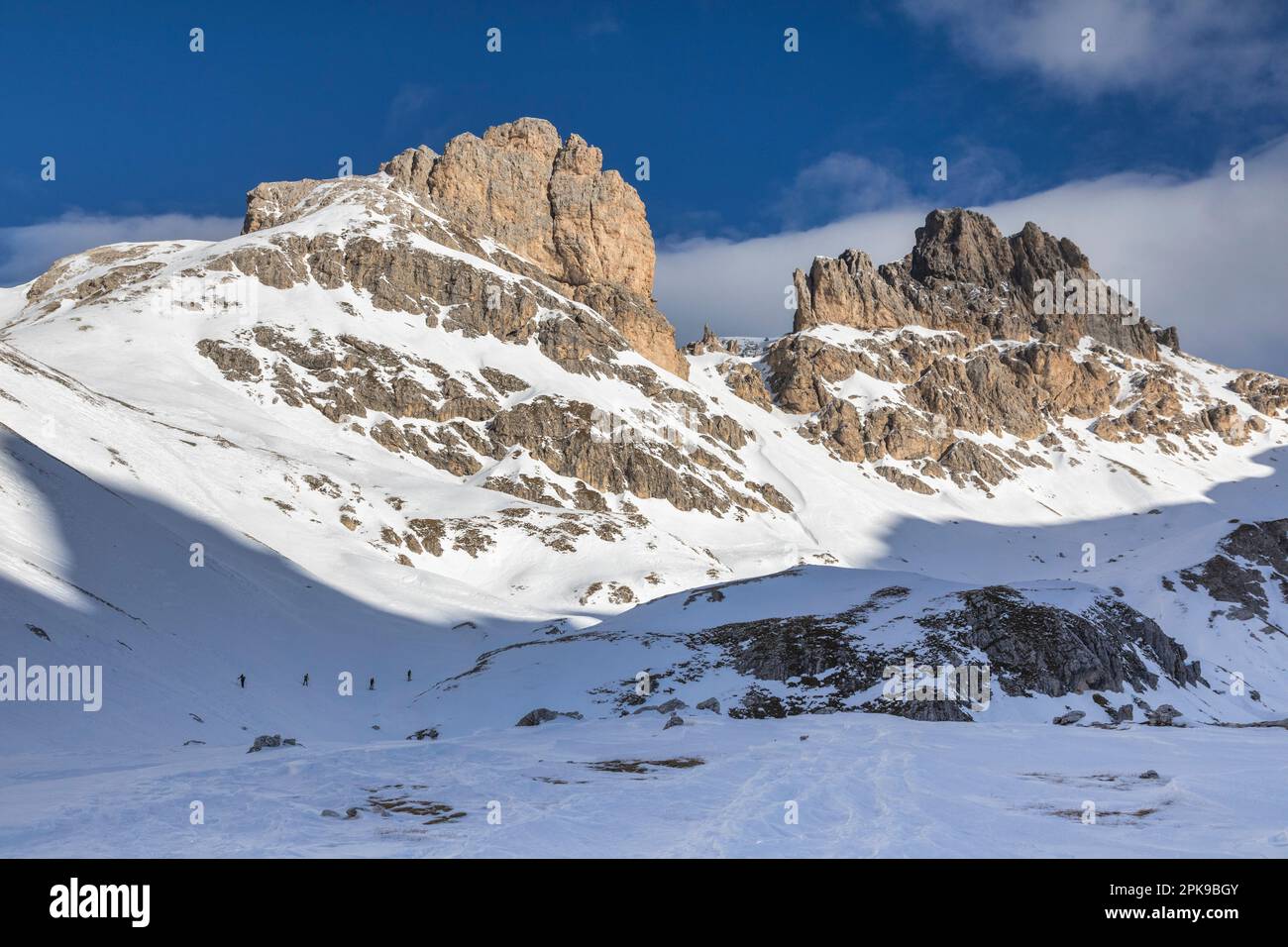 Italien, Trentino Alto Adige / Südtirol, San Giovanni di Fassa, Landzunge des Vajolet-Tals mit dem Vaiolet-Gipfel / Vajoletspitze und Cima Piccola di Valbona / Valbonkogel, Catinaccio / Rosengarten-Gruppe, Dolomiten Stockfoto