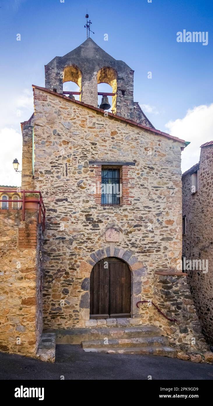 Pfarrkirche St. Martin in Llauro aus der romanischen Zeit. Stockfoto