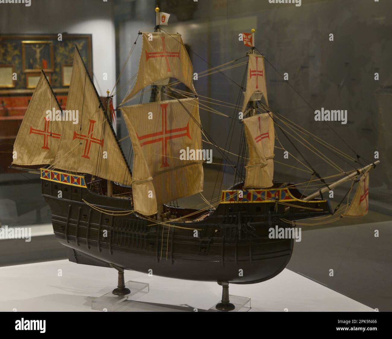 Die portugiesische Kriegsgaleone entwickelte sich Anfang des 16. Jahrhunderts. Modell. Schifffahrtsmuseum. Lissabon, Portugal. Stockfoto