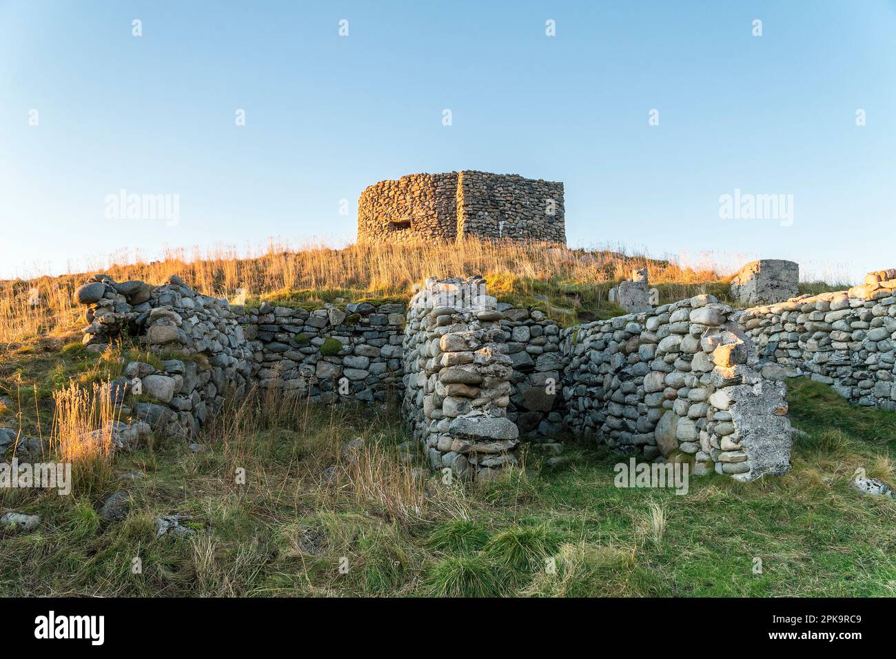 Norwegen, Lofoten, Vestvagoya, Eggum, Küste, Wanderweg, ehemalige Radarstation Borga Stockfoto