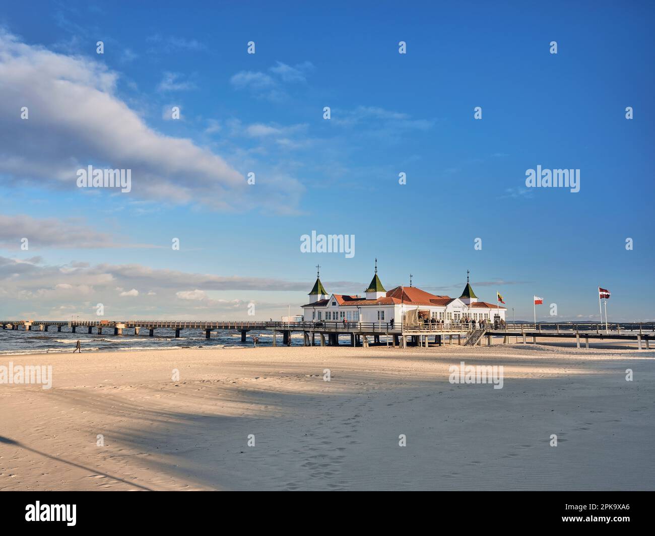 Nützlichkeit im Winter, Pier Ahlbeck im Abendlicht Stockfoto