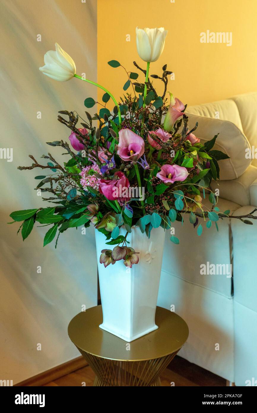 blumen-blumenstrau-geburtstag-geburtstagsstrau-in-einer-blumenvase