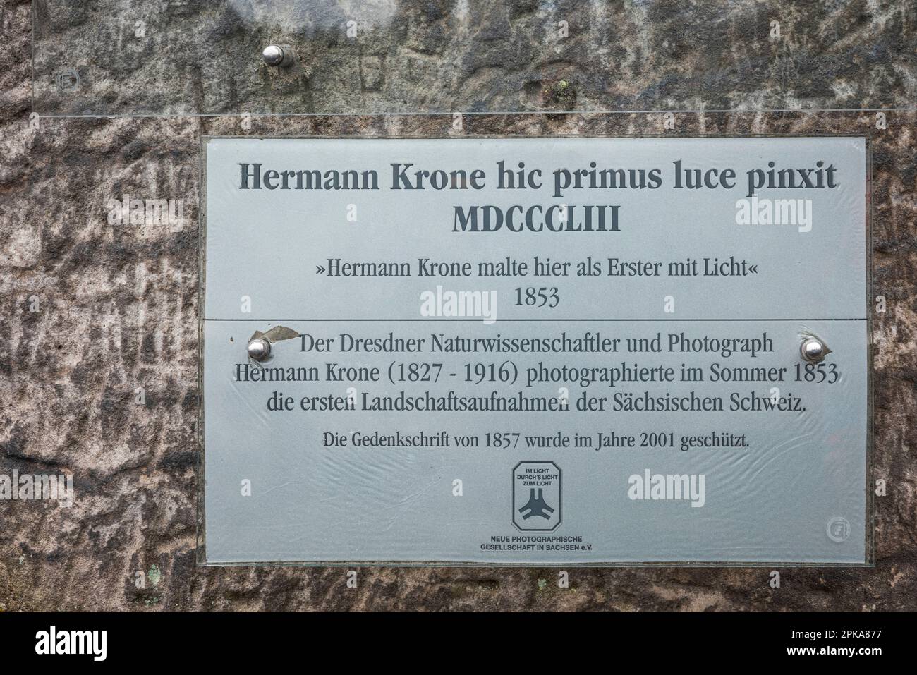 Sächsische Schweiz - Bastei mit Basteibrücke, Gedenkplakette für Hermann Krone Stockfoto