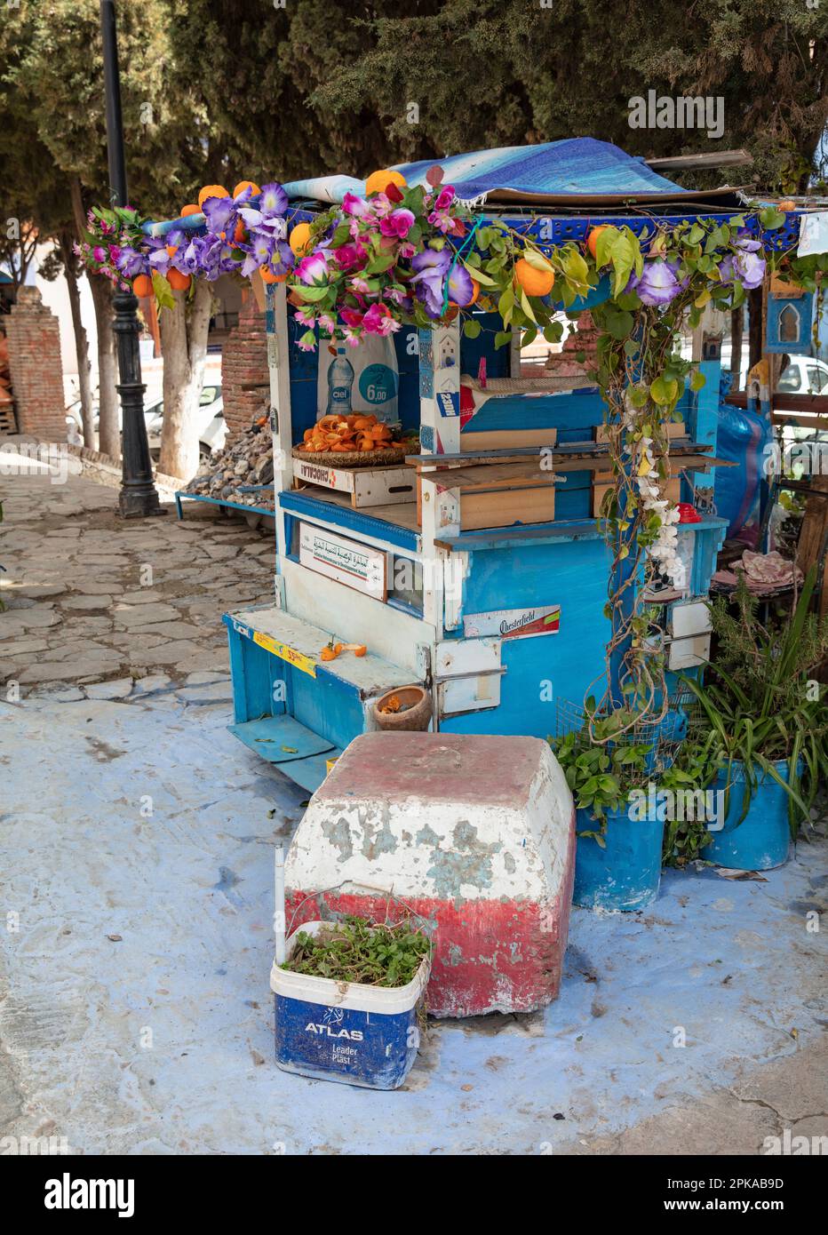 Marokko, Chefchaouen, die Blaue Stadt, Verkaufsstand Stockfoto