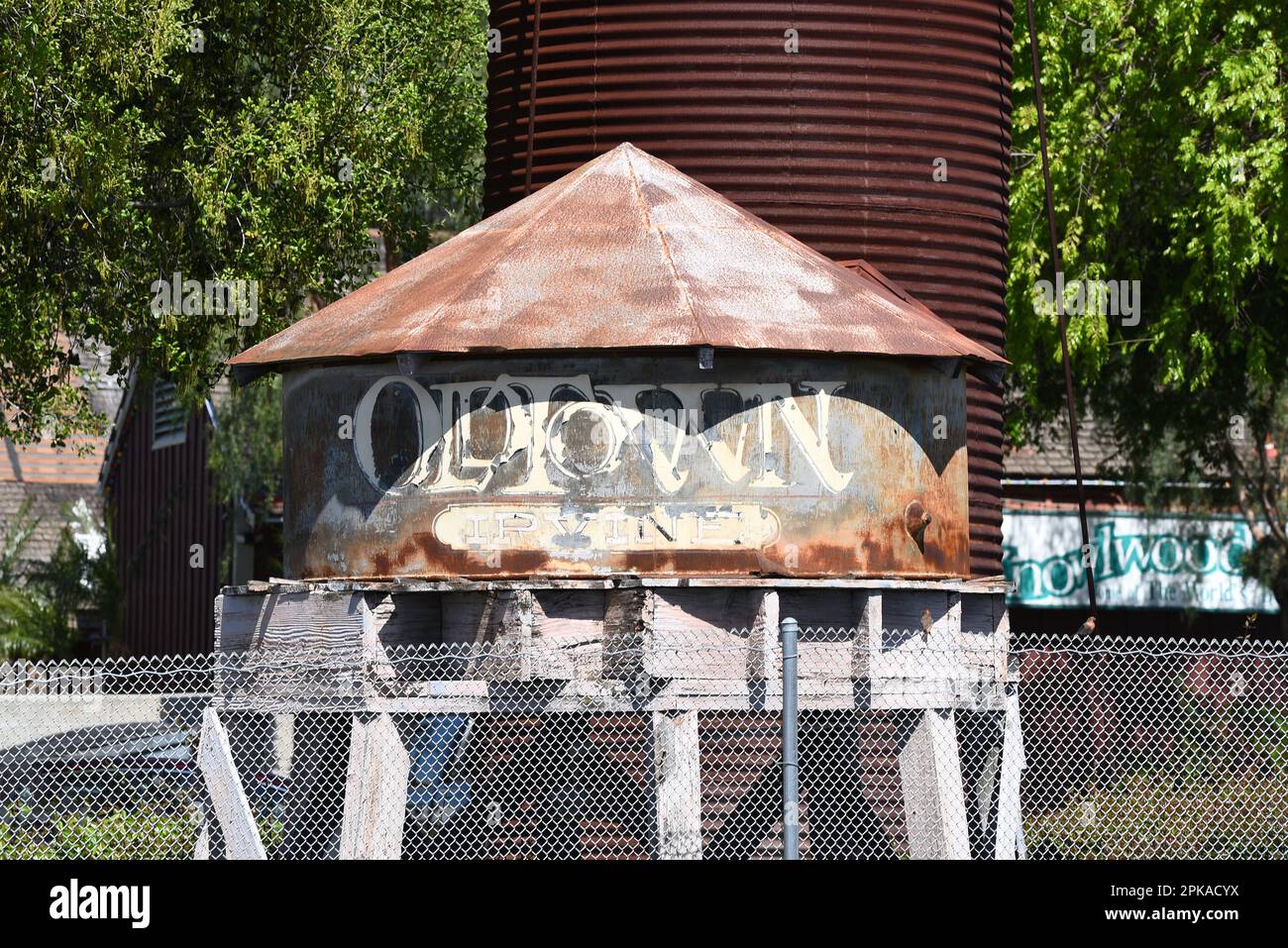 IRVINE, KALIFORNIEN - 2. April 2023: Old Water Tank Old Town Irvine, zum California Historic Landmark 1991 ernannt. Stockfoto