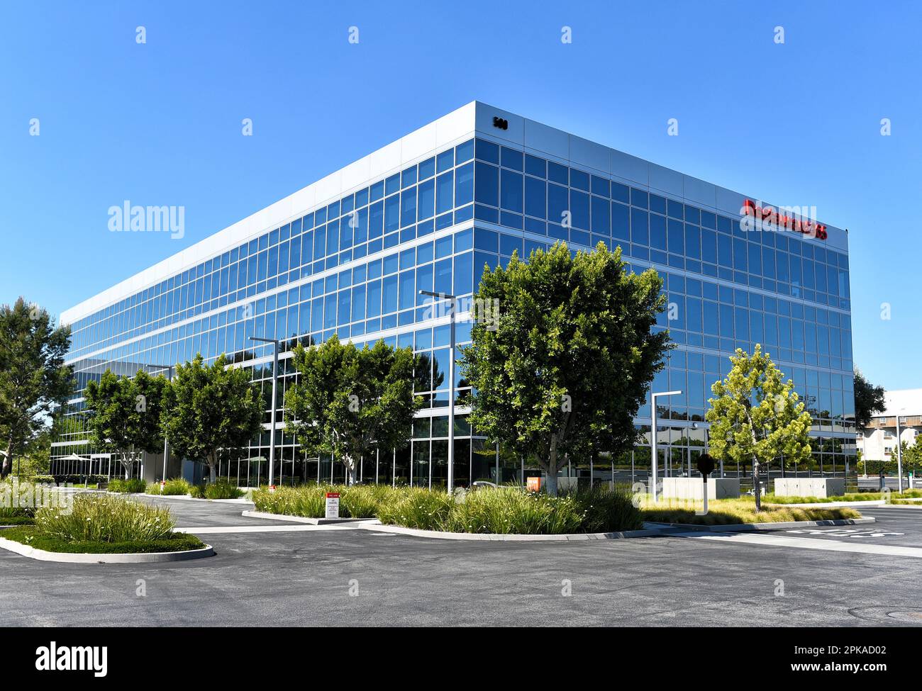 IRVINE, KALIFORNIEN - 2. April 2023: Das Restaurant365-Gebäude, das Unternehmen bietet cloudbasierte Restaurantmanagementsoftware an. Stockfoto