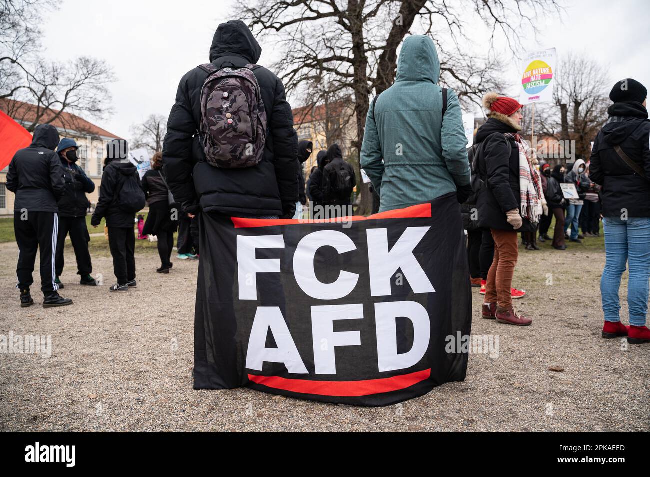 21.01.2023, Deutschland, Berlin - Europa - rund 80-100 Menschen, vor allem aus der radikalen Linken- und Alternativszene, bei einem Gegenprotest gegen die AfD (Al Stockfoto