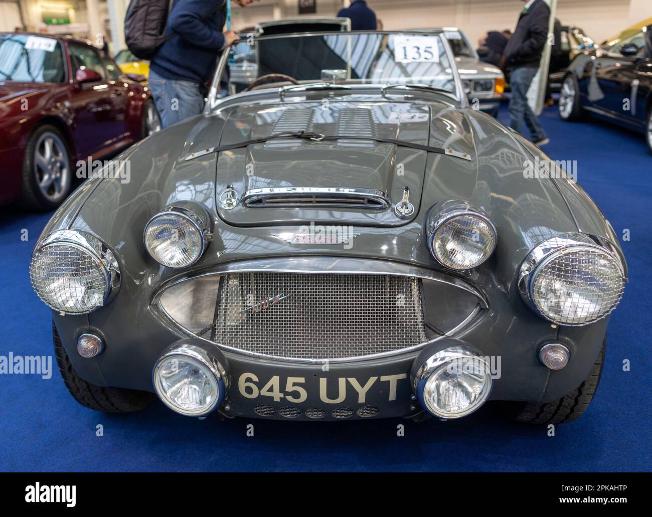 Ein Austin Healey 100 6 BN4 Fast Road MRP auf der Classic Car Show London Stockfoto