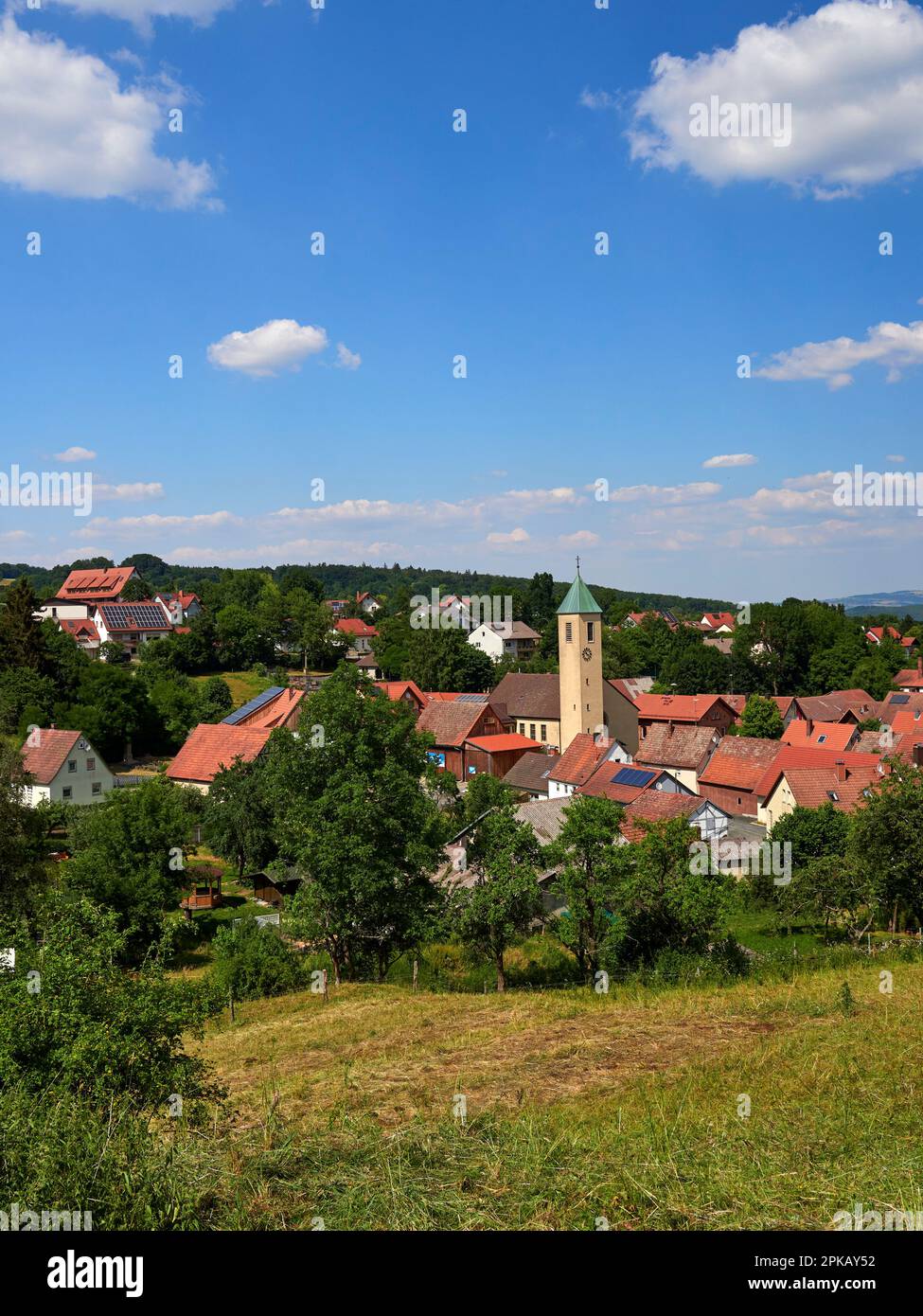 Blick auf Roth im Rhön, Rhön Biosphärenreservat, Niederfrankreich, Franken, Bayern, Deutschland Stockfoto