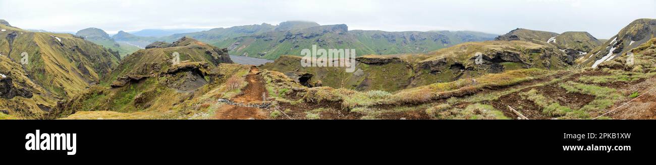 Panorama der Hochlandlandschaft in Thorsmork, Fimmvorduhals Wanderweg in Island Stockfoto