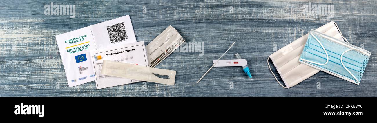 Panorama-Nasal-Selbsttest, Masken, digitales Zertifikat. Stockfoto