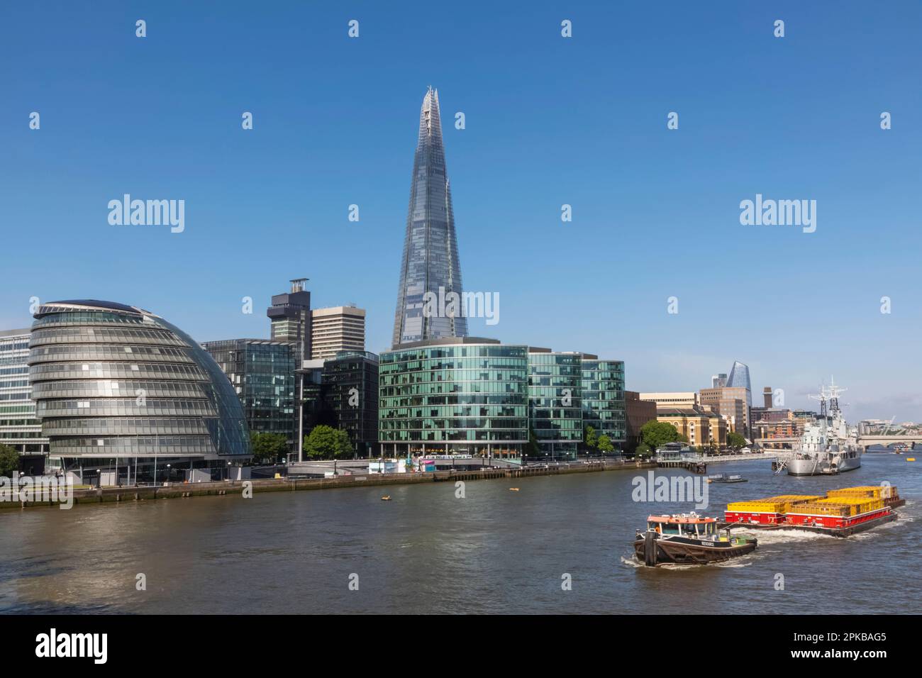 England, London, die Themse und die Skyline von Southwark Stockfoto