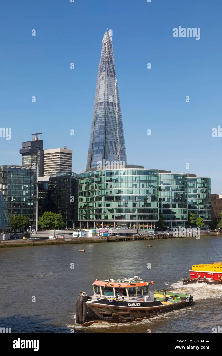 England, London, die Themse und die Skyline von Southwark Stockfoto
