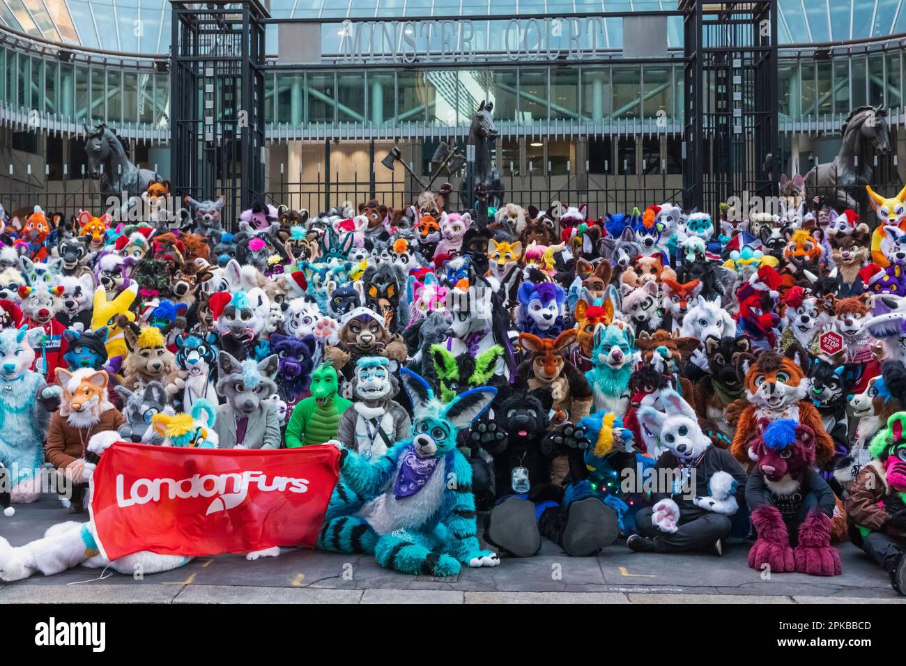 England, London, The City, Mitglieder der London Furs Community posieren für Group Photo Stockfoto