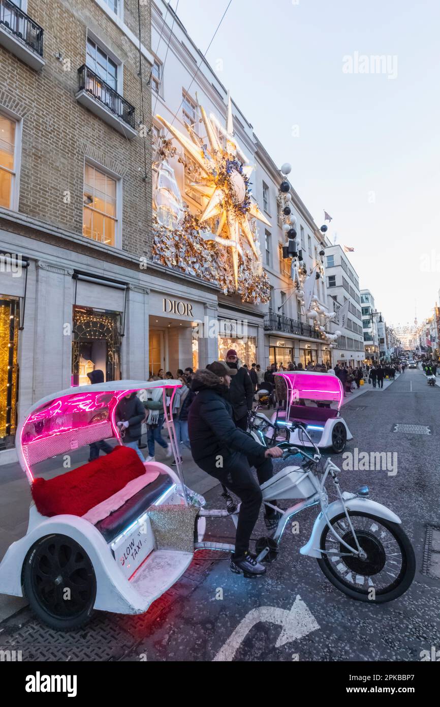 England, London, Piccadilly, New Bond Street, Pedicab Taxi Waiting for Customers Stockfoto