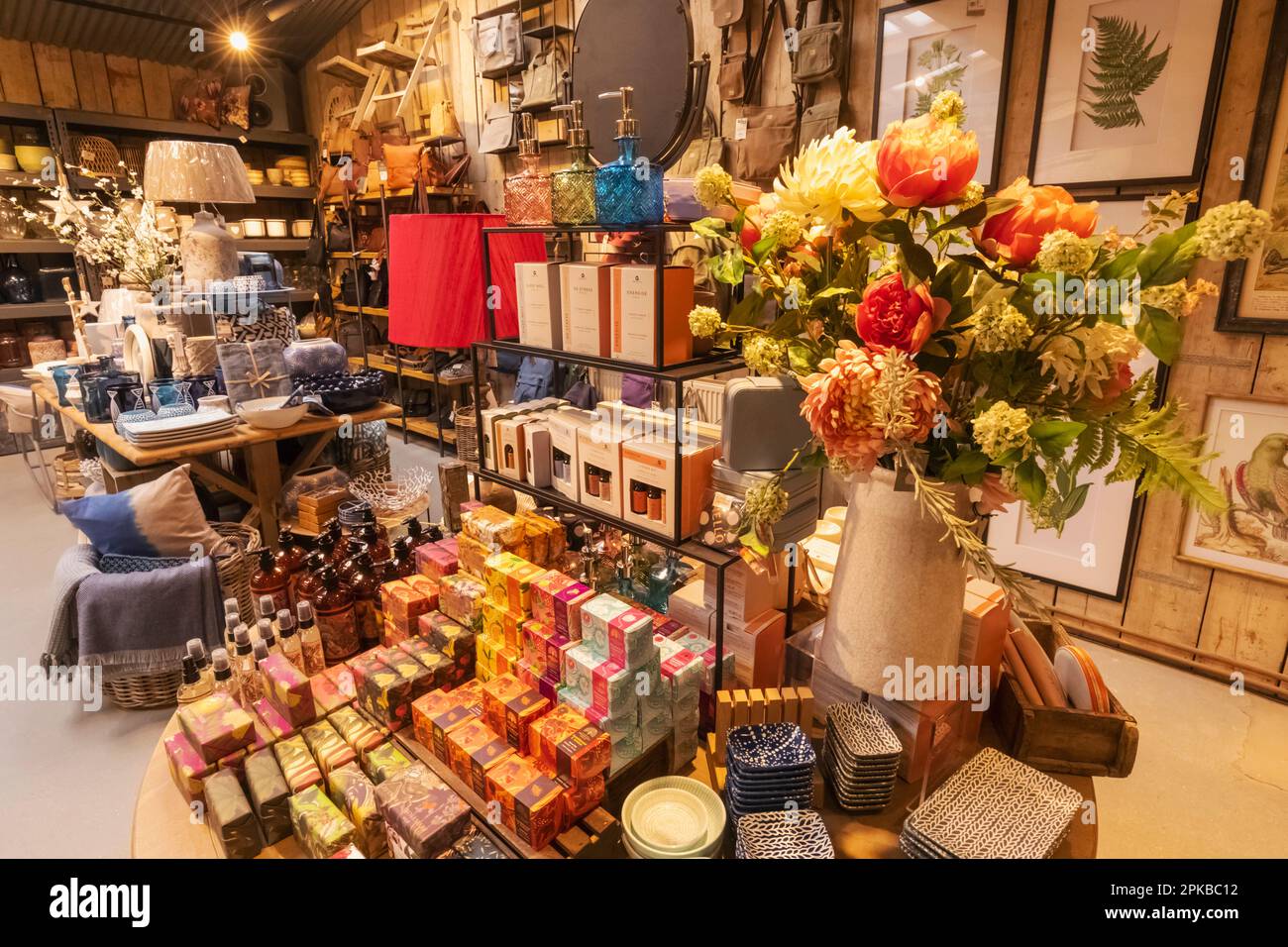 England, Dorset, Bridport, Symondsbury Estate, Home and Garden Store, Innenansicht Stockfoto