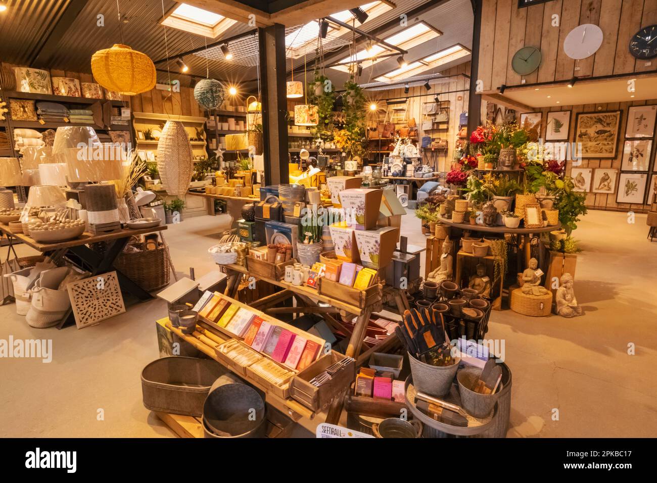 England, Dorset, Bridport, Symondsbury Estate, Home and Garden Store, Innenansicht Stockfoto