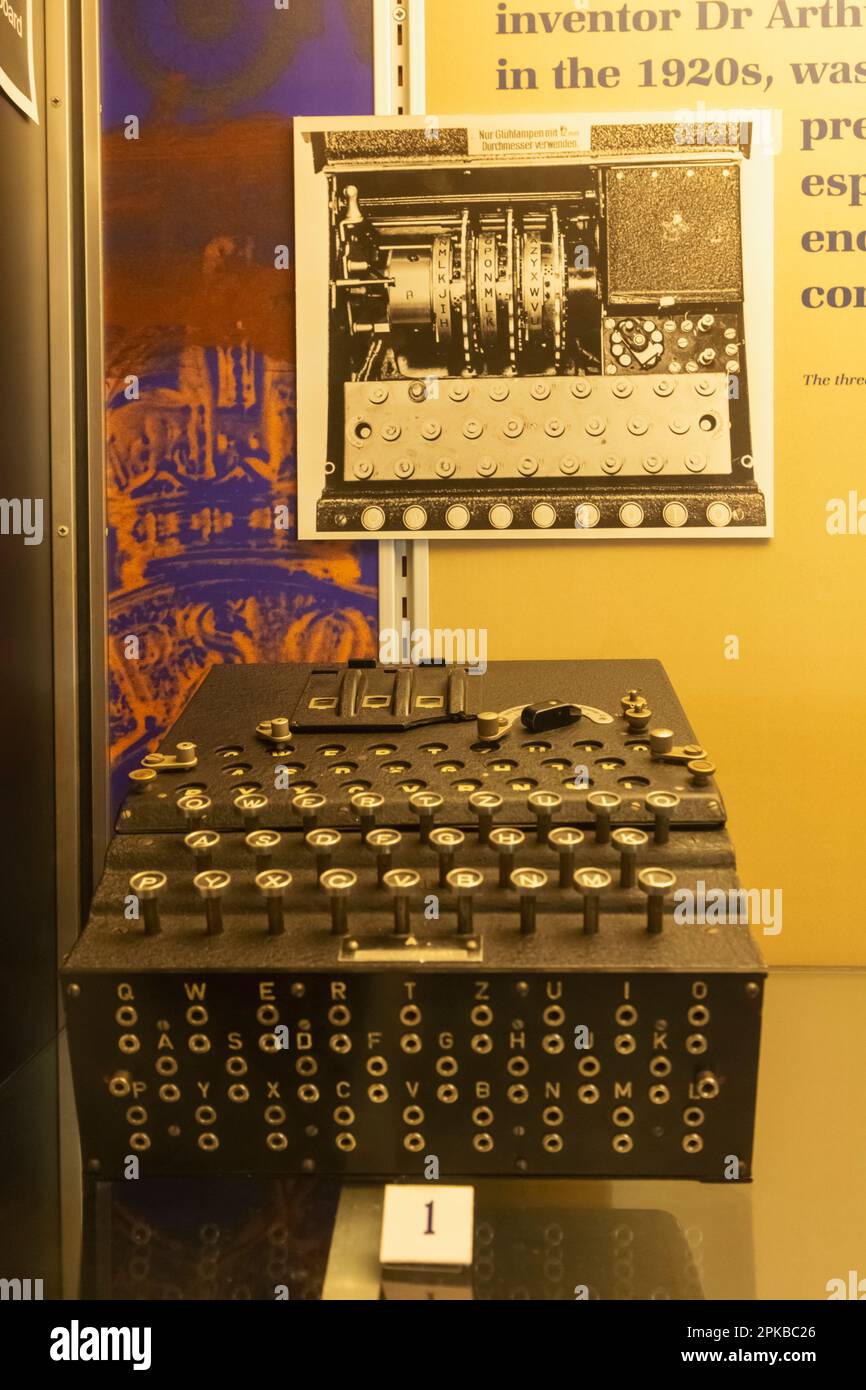 England, Dorset, Blandford Forum, Royal Signals Museum, Ausstellung historischer militärischer Kommunikationsgeräte, Enigma Cipher Machine Stockfoto