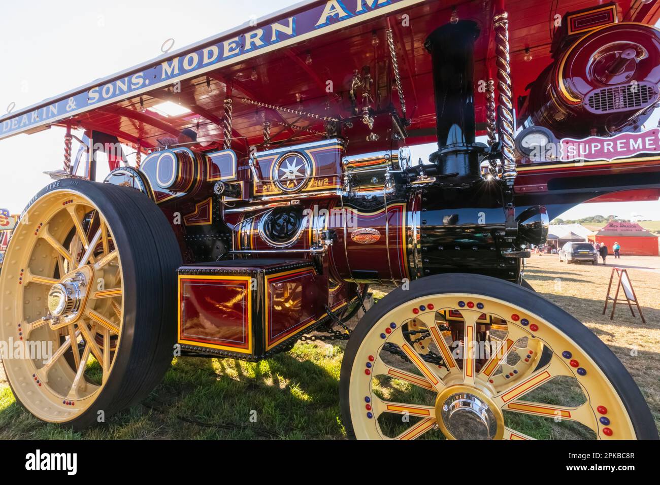 England, Dorset, die jährliche Great Dorset Steam Fair in Tarrant Hinton bei Blandford Forum, bunte Dampflokomotiven Stockfoto