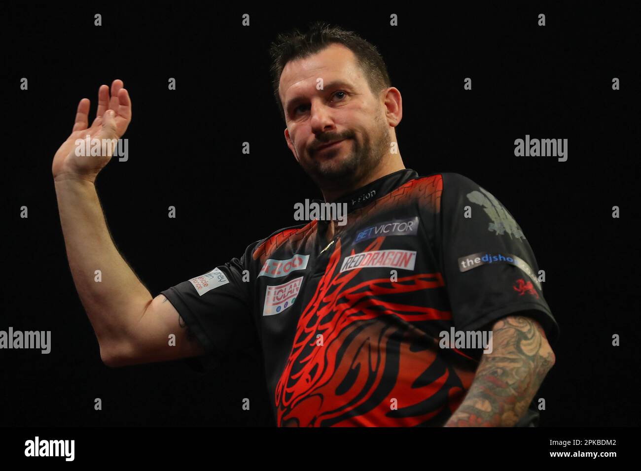 Jonny Clayton reagiert während der Cazoo PDC Premier League Darts Night 10 2023 in der Utilita Arena Birmingham, Birmingham, Großbritannien. 6. April 2023. (Foto von Gareth Evans/News Images) in Birmingham, Großbritannien, am 4/6/2023. (Foto: Gareth Evans/News Images/Sipa USA) Guthaben: SIPA USA/Alamy Live News Stockfoto