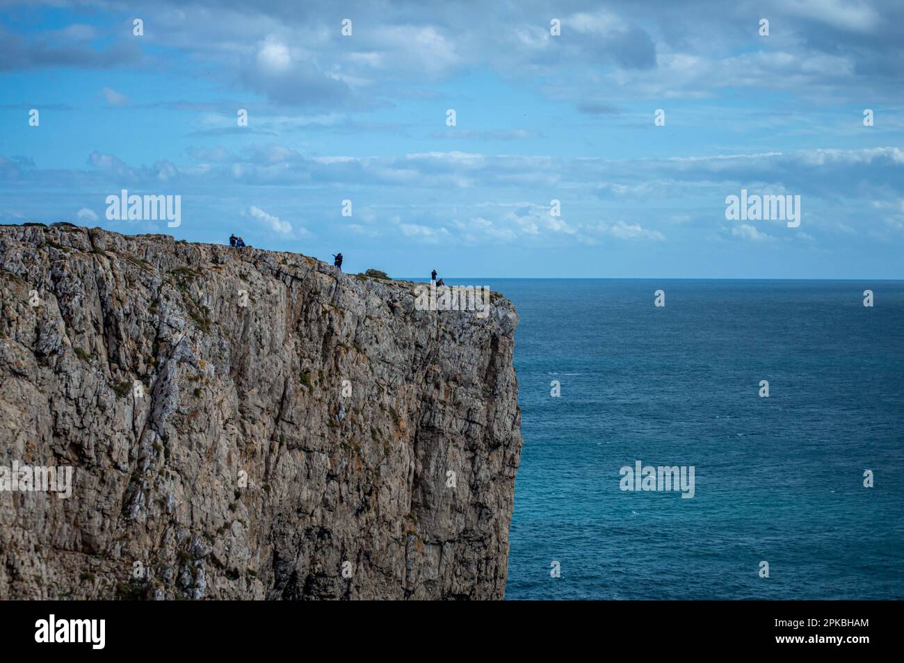 Küste der Algarve vor Lagos, Portugal. Portugiesische Strände und Küsten. Stockfoto