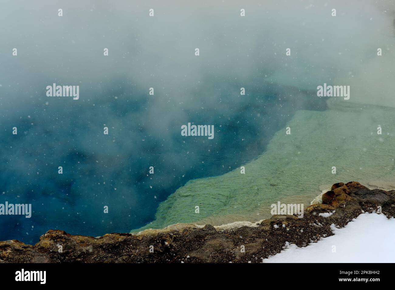 Geothermisches Schwimmbad im Winter Yellowstone National Park Stockfoto