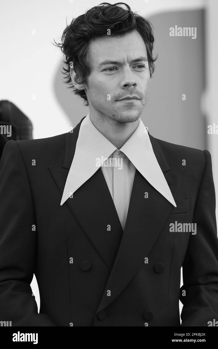 VENEDIG, ITALIEN - 05. SEPTEMBER: Harry Styles besucht den roten Teppich „Don't Worry Darling“ beim Venice Film Festival 79. am 05. September 2022 Stockfoto