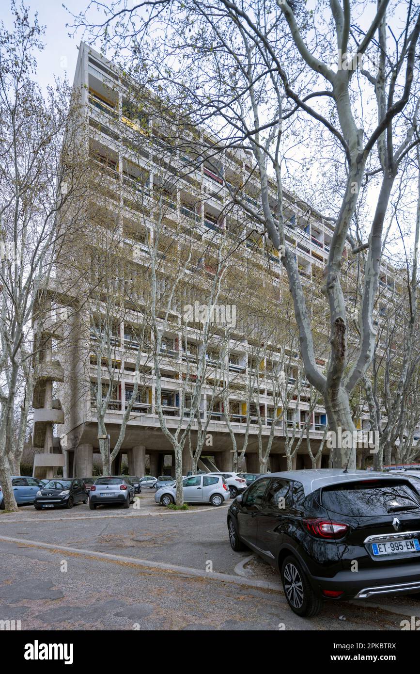 Parkplätze rund um die Unité d'habitation, La Cité Radieuse, Marseille, Frankreich Stockfoto