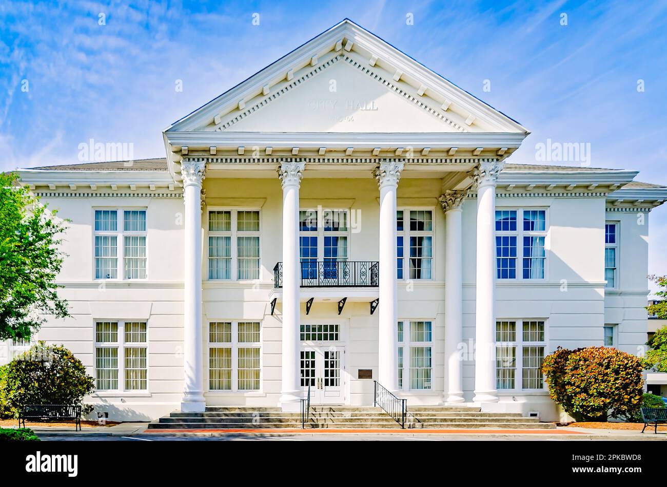 Das Gulfport Rathaus ist am 2. April 2023 in Gulfport, Mississippi, abgebildet. Das Gebäude der kolonialen Wiedergeburt wurde 1906 fertiggestellt. Stockfoto