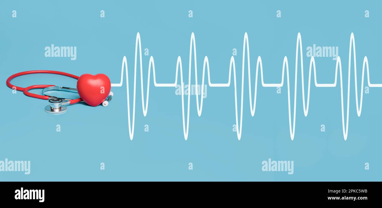 Stethoskop und Herzuntersuchung rot auf blauem Hintergrund, Gesundheitskonzept. Stockfoto