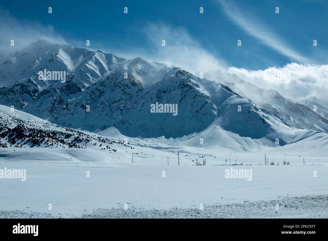 Dieser aussichtspunkt in Long Valley bietet Reisenden einen großartigen Blick auf die Umgebung von Mono County, CA, USA. Stockfoto