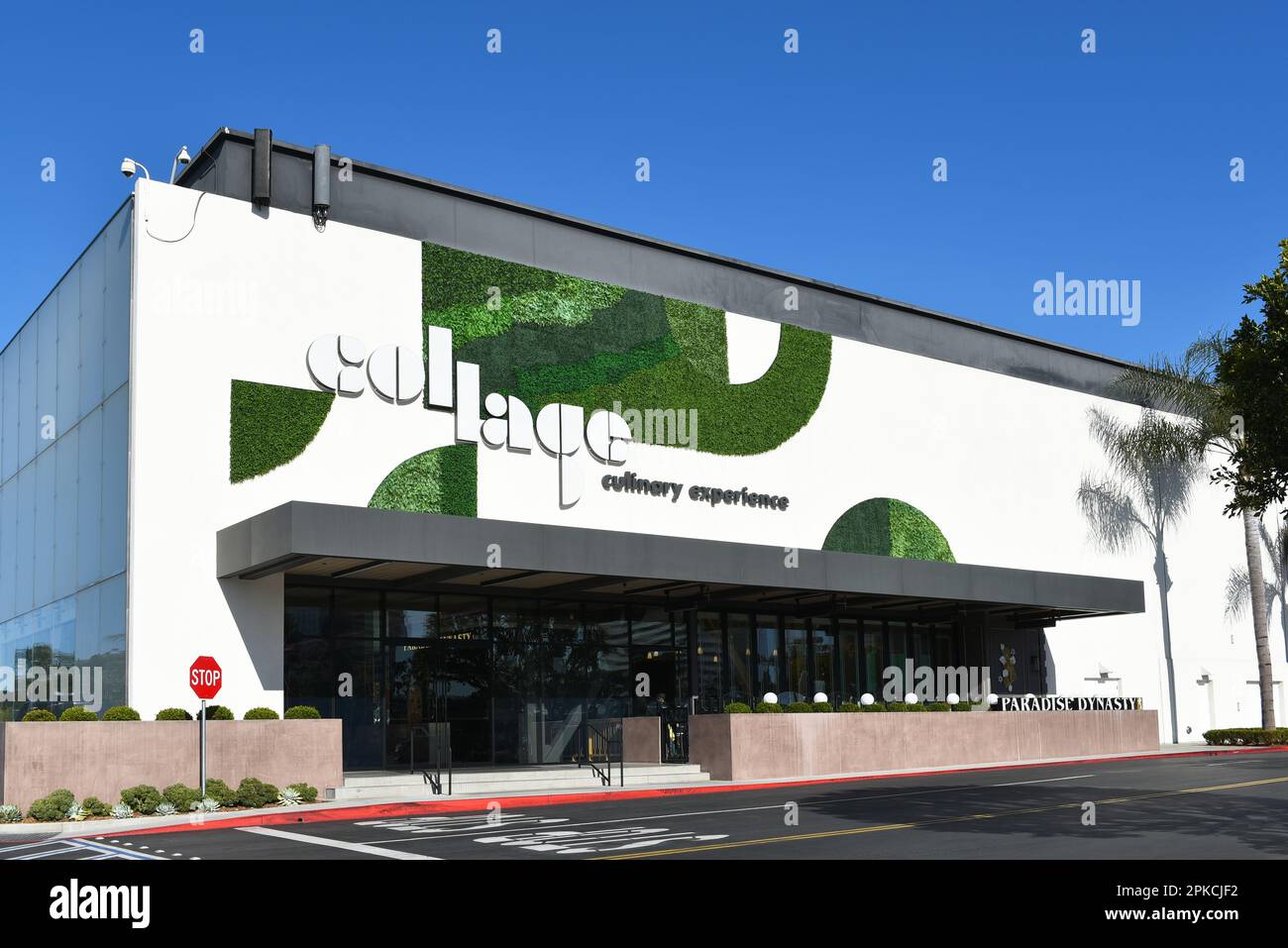 COSTA MESA, KALIFORNIEN - 4. April 2023: Collage Culinary Experience ist ein gehobenes, zweistöckiges globales Speisekollektiv im Bloomingdale's at Sout Stockfoto