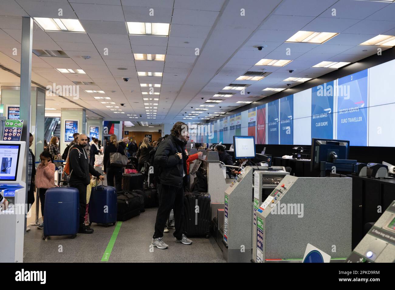 Der City Airport in London zeigt Passagieren, die jetzt reisen können, ohne Flüssigkeiten aus ihrem Handgepäck zu entfernen, Stockfoto