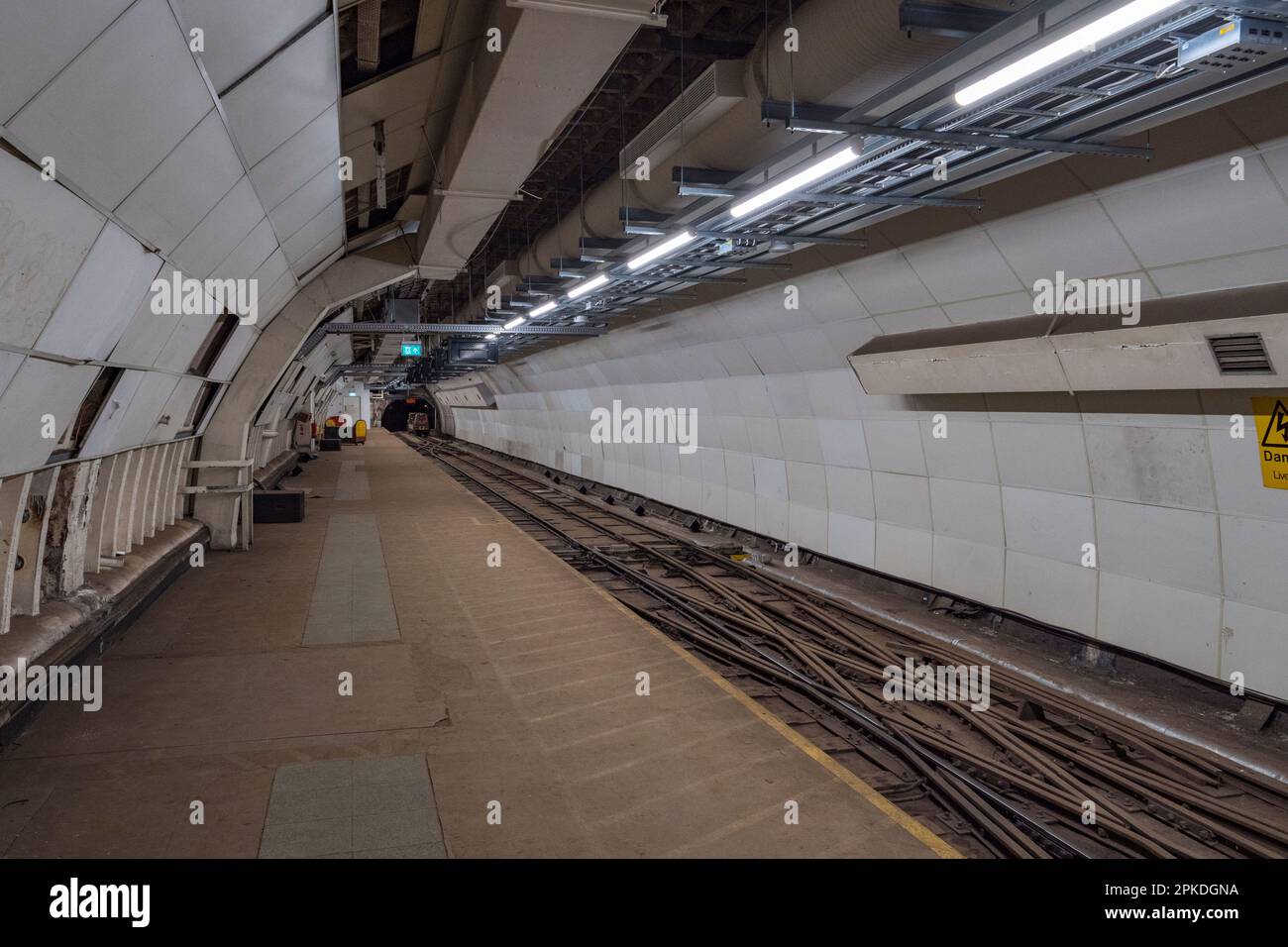 Allgemeiner Blick auf eine Plattform der Mount plesant Station, Teil von Mail Rail, dem ehemaligen Post Office Railway System im Zentrum von London, Großbritannien Stockfoto