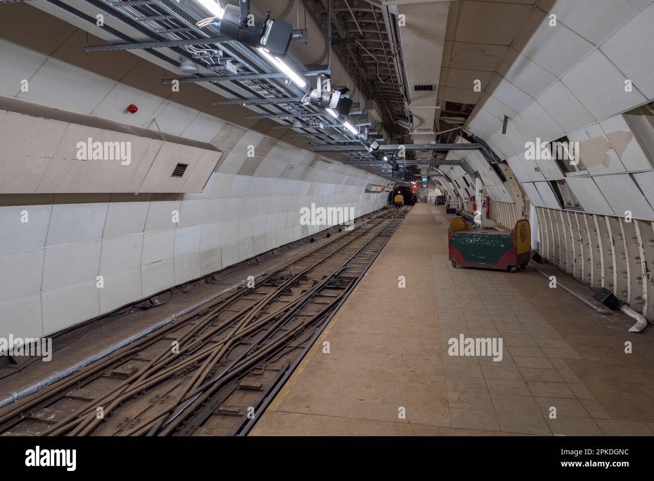 Allgemeiner Blick auf eine Plattform der Mount plesant Station, Teil von Mail Rail, dem ehemaligen Post Office Railway System im Zentrum von London, Großbritannien Stockfoto