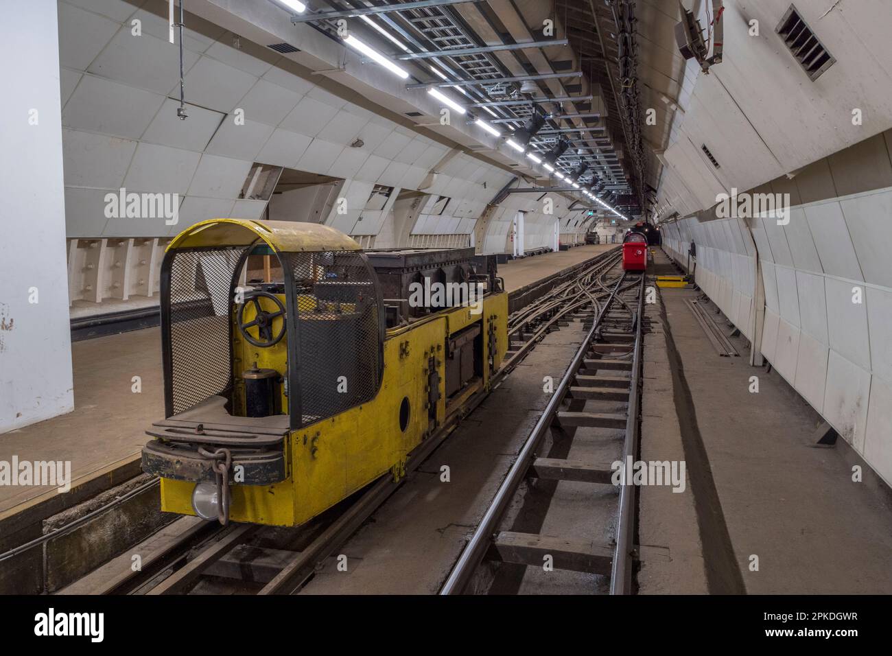 Allgemeiner Blick auf eine Plattform der Mount plesant Station, Teil von Mail Rail, dem ehemaligen Post Office Railway System im Zentrum von London, Großbritannien Stockfoto