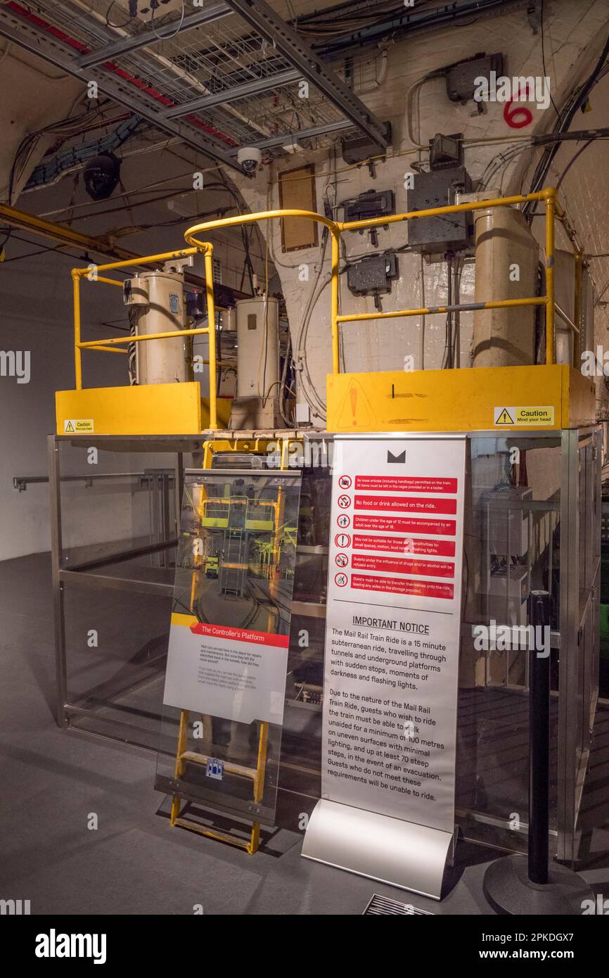 The Contributter's Platform, Mail Rail, das ehemalige Postamt-Eisenbahnsystem unter den Straßen von Central London, Großbritannien. Stockfoto
