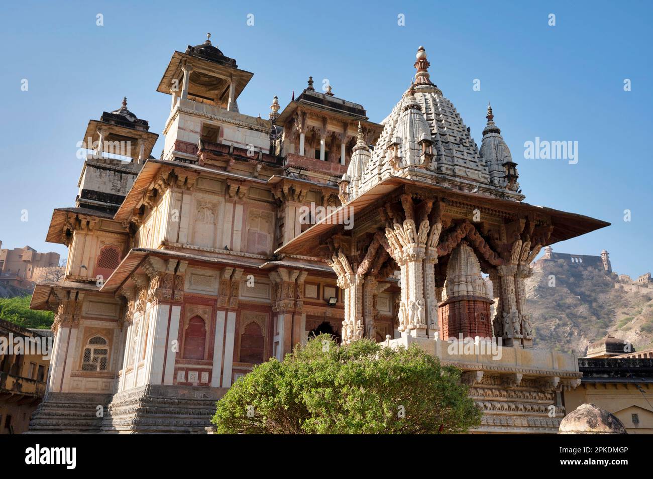 Shri Jagat Shiromani Mandir, ein Hindu-Tempel in Amer, erbaut zwischen 1599 und 1608 v. Chr. von Königin Kanakwati, Jaipur, Rajasthan, Indien Stockfoto