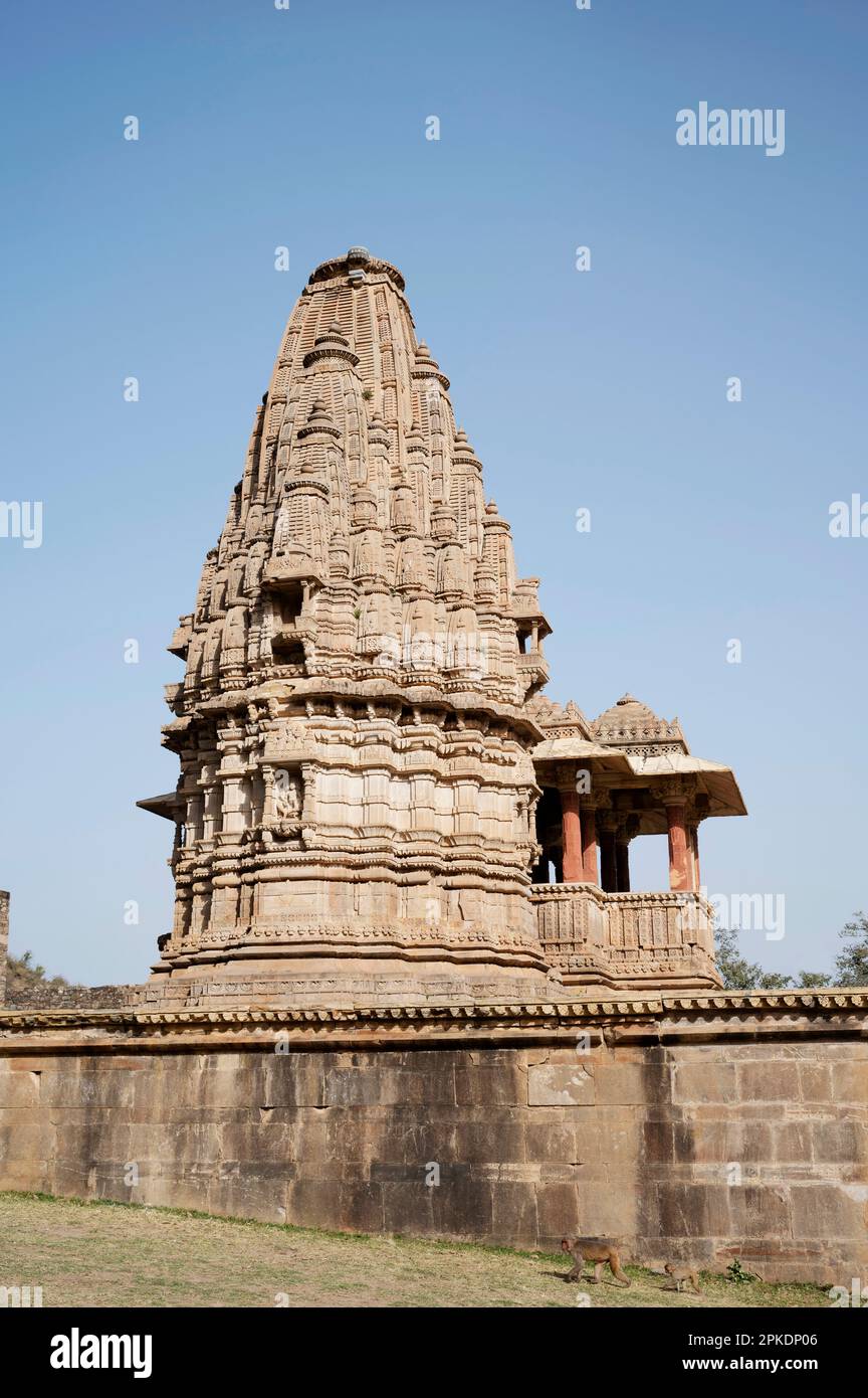 Gopinath Mandir befindet sich im Bhangarh Fort Complex und ist eine 1573 erbaute Festung aus dem 16. Jahrhundert, Alwar District, Rajasthan, Indien Stockfoto