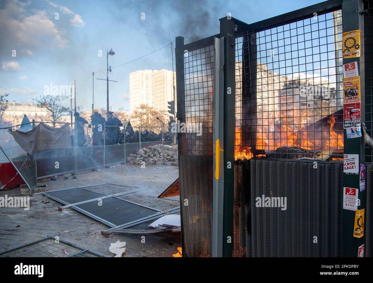 Paris, Frankreich. 07. April 2023. 11. Tag der Mobilisierung in Frankreich, Demonstrationen und Aufstände gegen die Rentenreform der Regierung Macron Editorial Use Only Credit: Independent Photo Agency/Alamy Live News Stockfoto